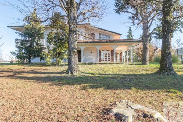 casa indipendente in vendita a Cento