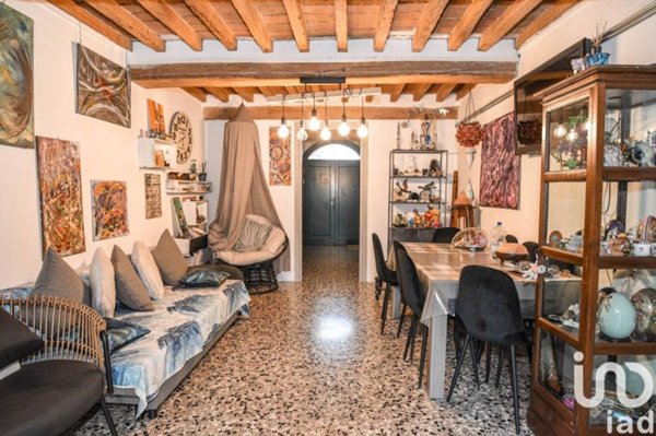 casa indipendente in vendita a Cento in zona Reno Centese