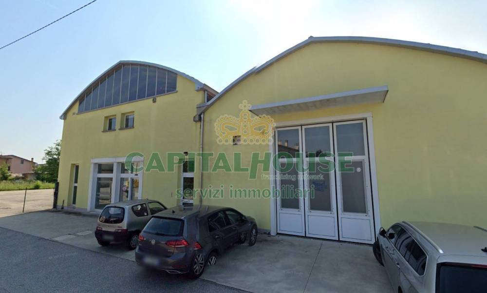 locale di sgombero in vendita a Cento