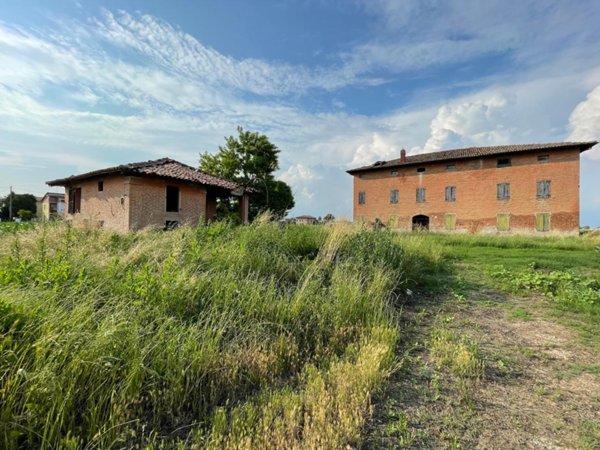 casale in vendita a Cento in zona Renazzo