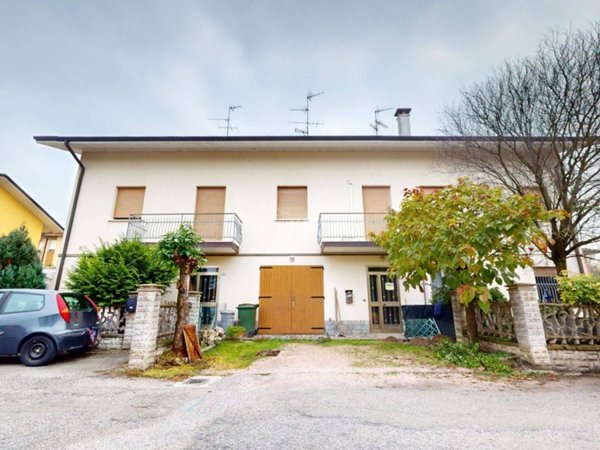 appartamento in vendita a Cento in zona Renazzo