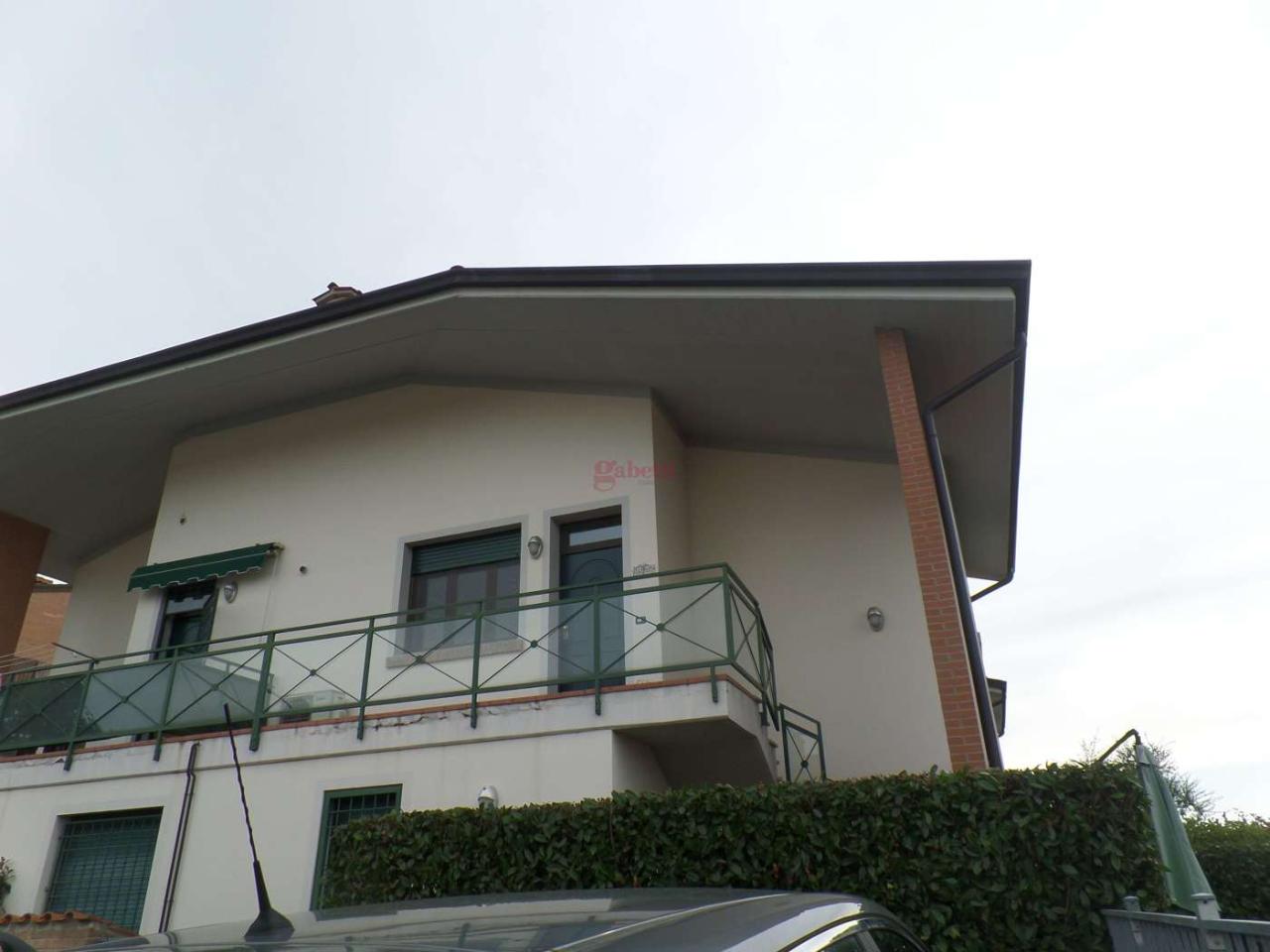 appartamento in vendita a Cento in zona Corporeno