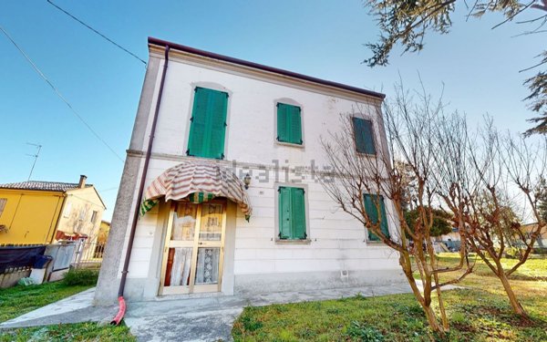 casa indipendente in vendita a Cento