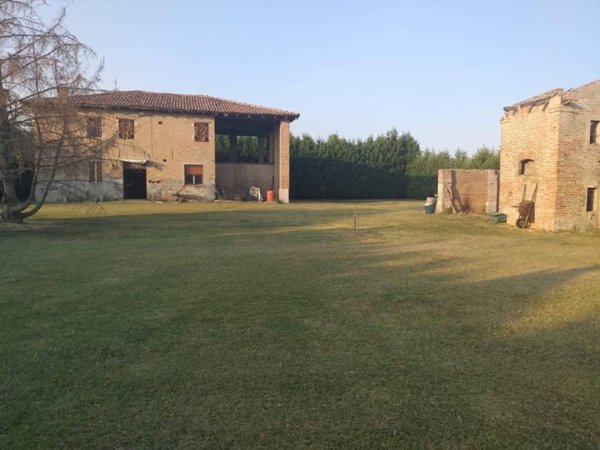casa indipendente in vendita a Cento in zona Corporeno