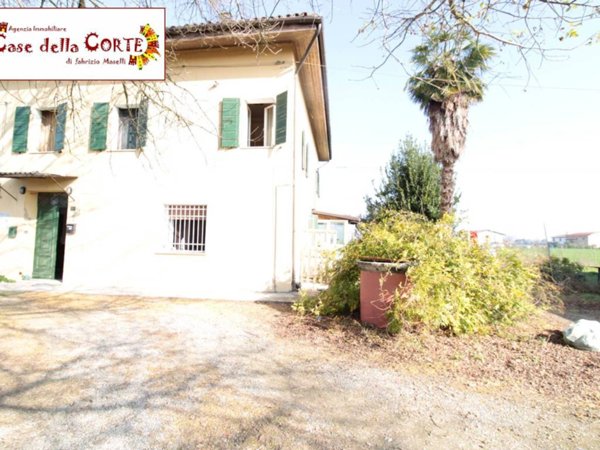 casa indipendente in vendita a Cento in zona Corporeno