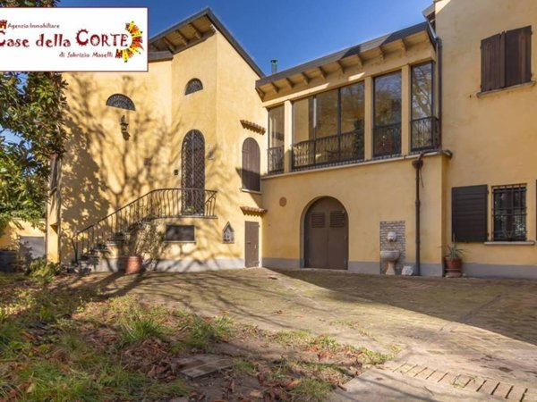 casa indipendente in vendita a Cento