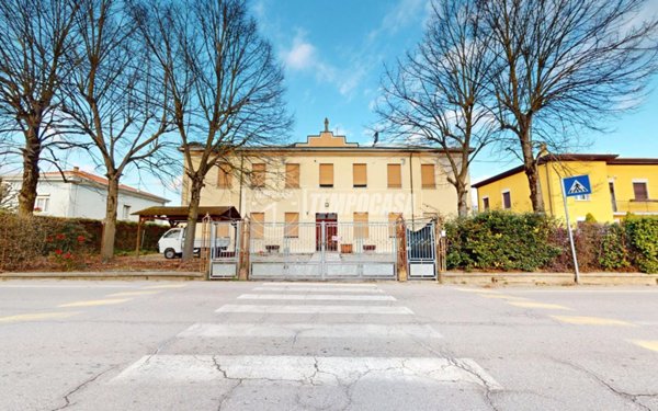 appartamento in vendita a Cento in zona XII Morelli