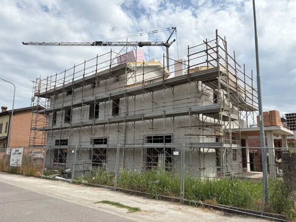 casa indipendente in vendita a Cento in zona Casumaro