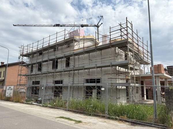 casa indipendente in vendita a Cento in zona Casumaro