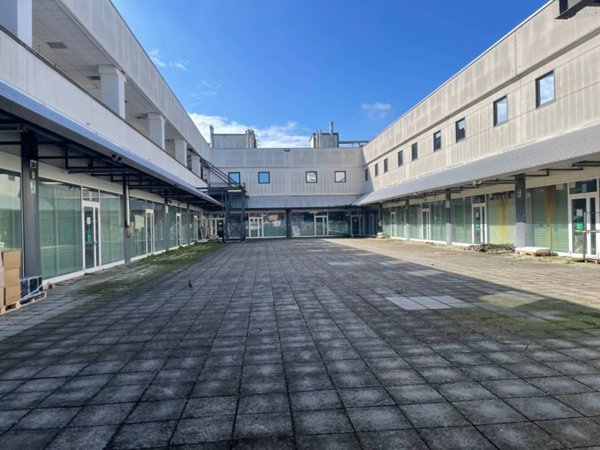 ufficio in vendita a Cento