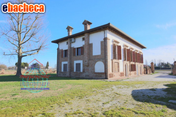 casa indipendente in vendita a Cento