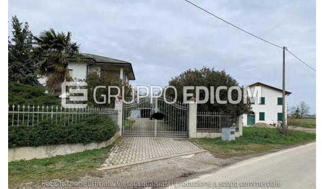 appartamento in vendita a Cento in zona Buonacompra
