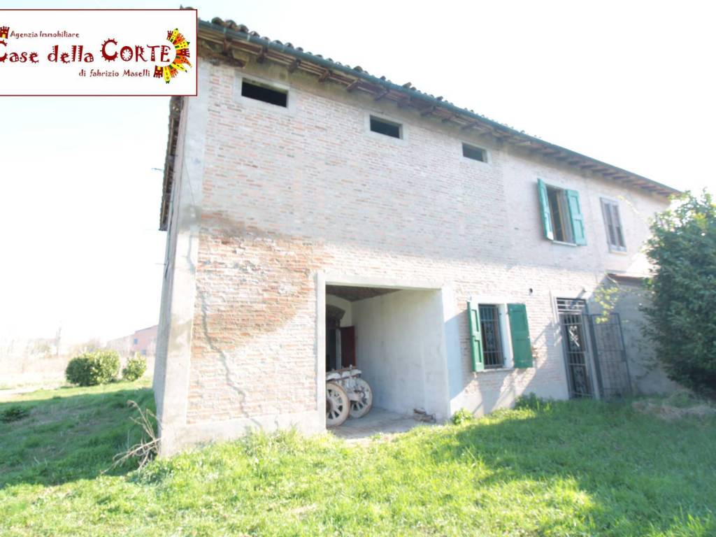casa indipendente in vendita a Cento