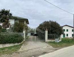 appartamento in vendita a Cento in zona Buonacompra