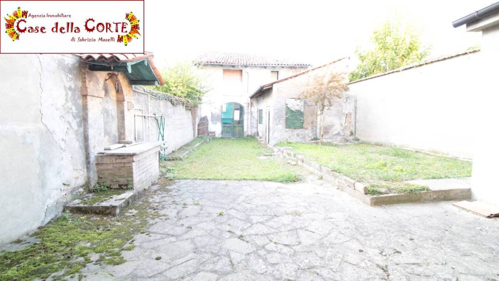 casa indipendente in vendita a Cento