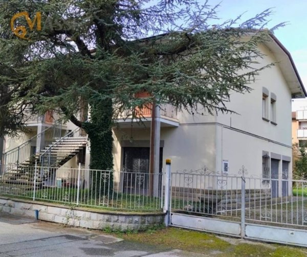casa indipendente in vendita a Cento
