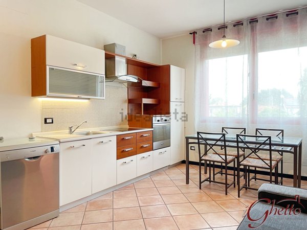 appartamento in vendita a Cento in zona Buonacompra
