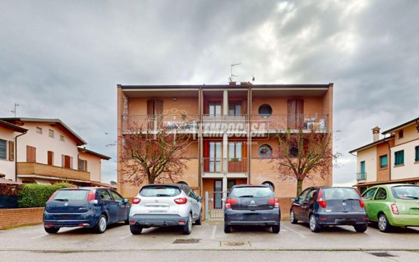 appartamento in vendita a Cento in zona Corporeno