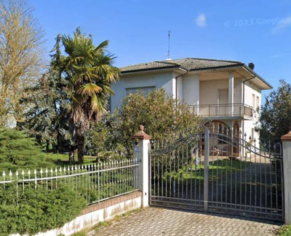 casa indipendente in vendita a Cento in zona Buonacompra