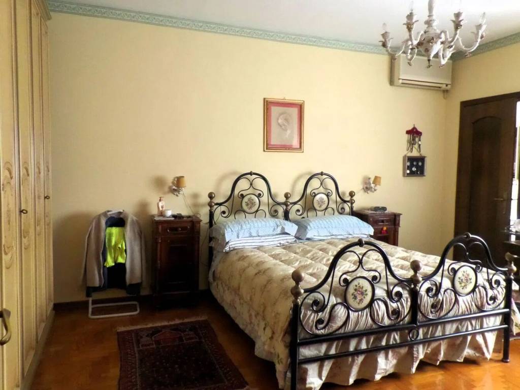 casa indipendente in vendita a Cento