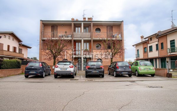 appartamento in vendita a Cento in zona Corporeno