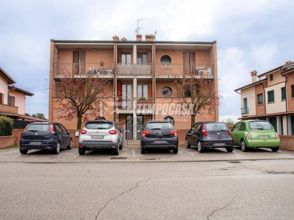 appartamento in vendita a Cento in zona Corporeno