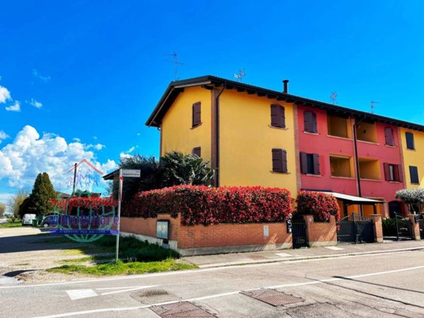 casa indipendente in vendita a Cento in zona XII Morelli