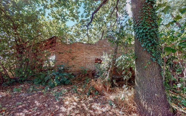 rudere in vendita a Cento in zona Renazzo