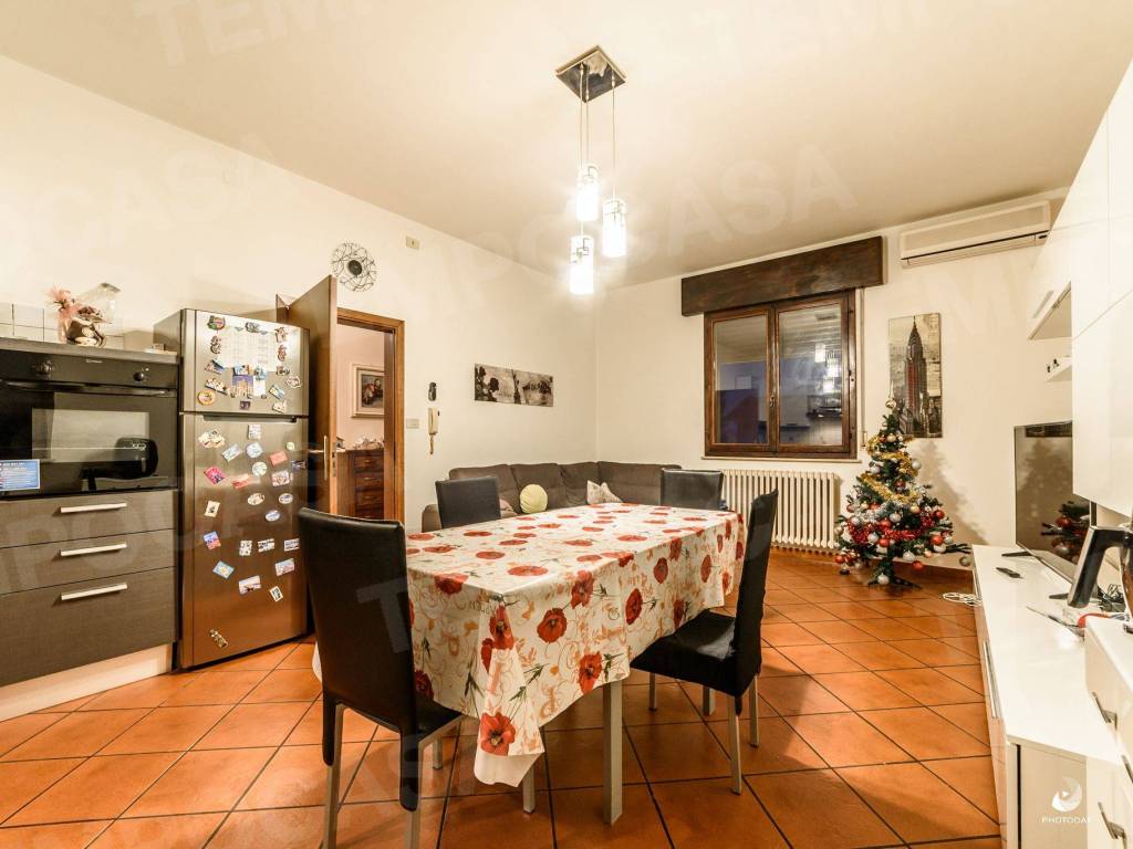 casa indipendente in vendita a Cento in zona Molino Albergati
