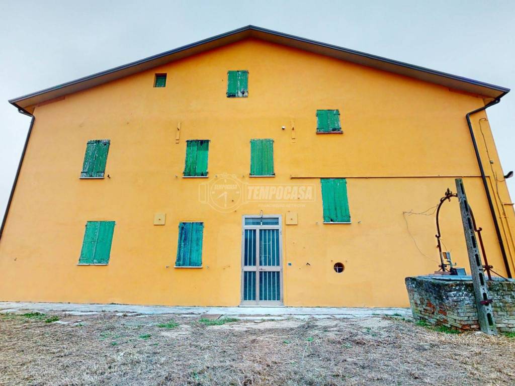 casa indipendente in vendita a Cento in zona Reno Centese