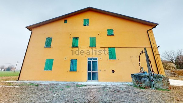 casa indipendente in vendita a Cento in zona Reno Centese