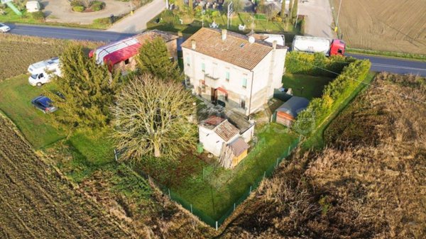 casa indipendente in vendita a Cento in zona Reno Centese