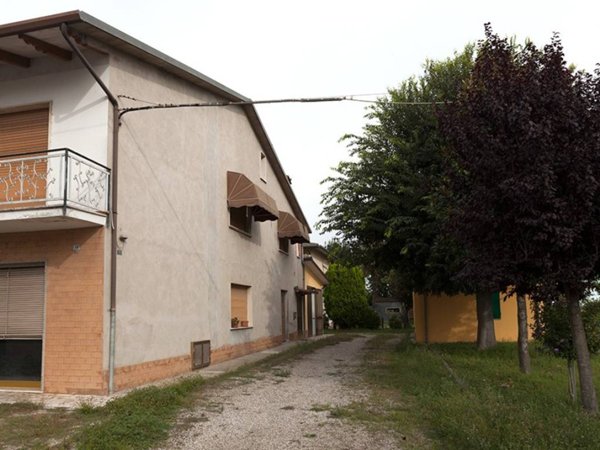 appartamento in vendita a Cento in zona Casumaro