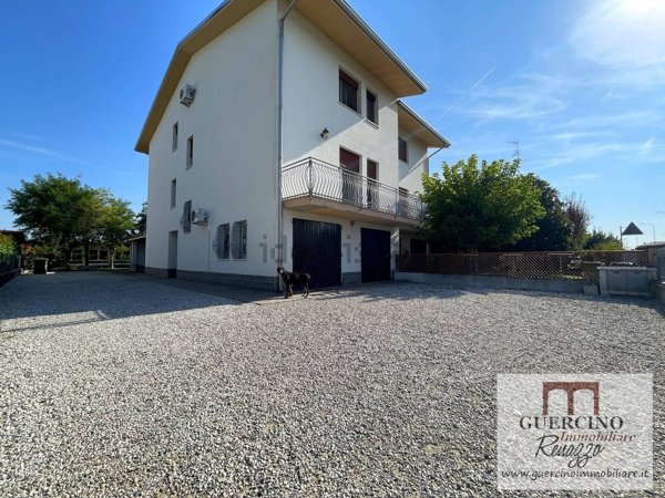casa indipendente in vendita a Cento in zona Renazzo