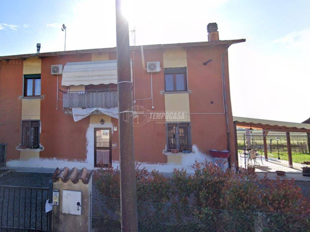 casa indipendente in vendita a Cento in zona Corporeno