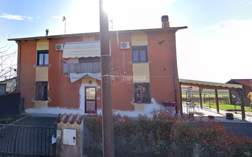 casa indipendente in vendita a Cento in zona Molino Albergati