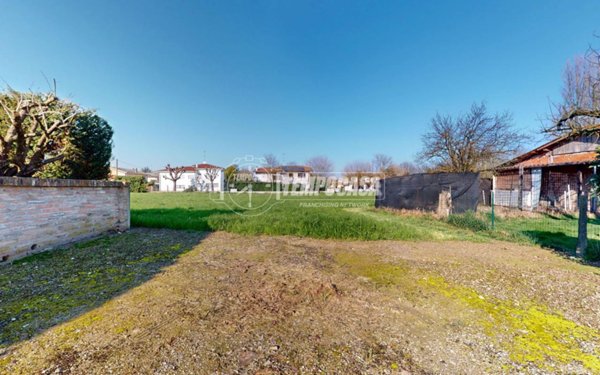terreno agricolo in vendita a Cento in zona Casumaro