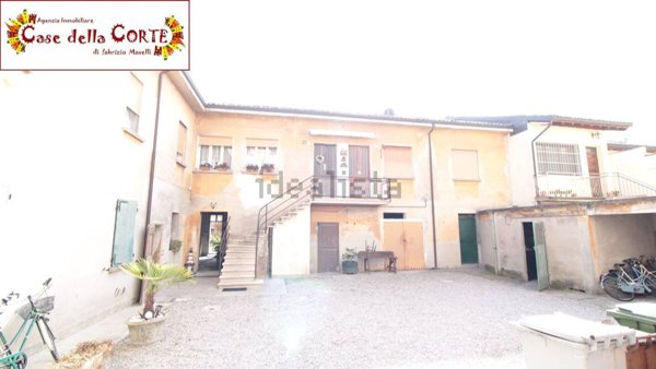 casa indipendente in vendita a Cento