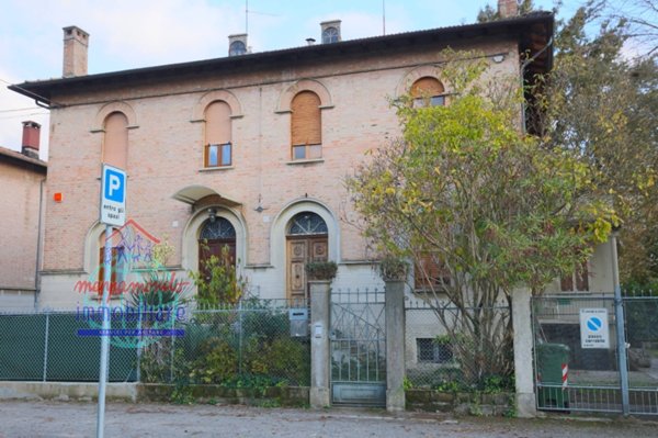 casa indipendente in vendita a Cento