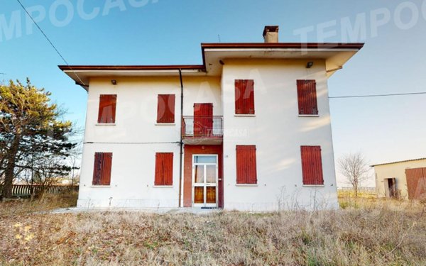 casa indipendente in vendita a Cento in zona Renazzo