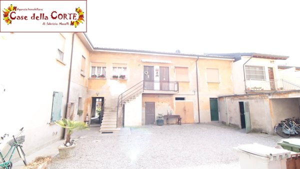 casa indipendente in vendita a Cento