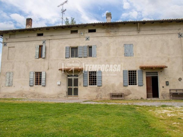 casa indipendente in vendita a Cento