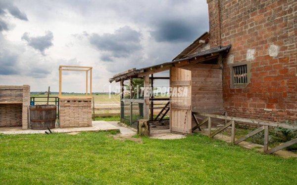 casa indipendente in vendita a Cento