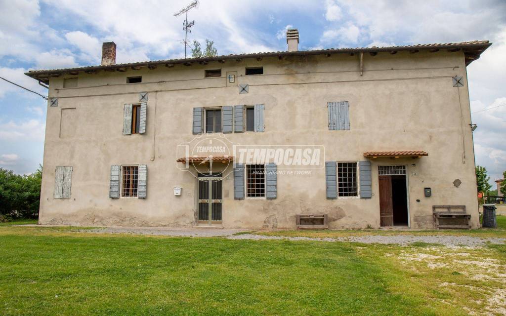 casa indipendente in vendita a Cento