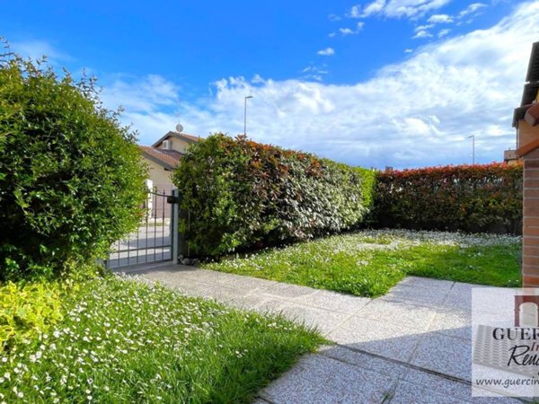 casa indipendente in vendita a Cento in zona Renazzo
