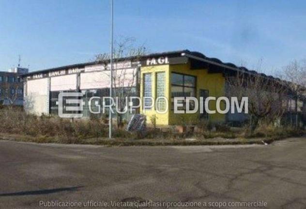 negozio in vendita a Cento in zona Casumaro