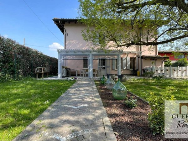 casa indipendente in vendita a Cento in zona Renazzo