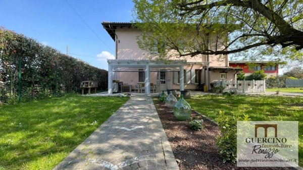 casa indipendente in vendita a Cento in zona Renazzo