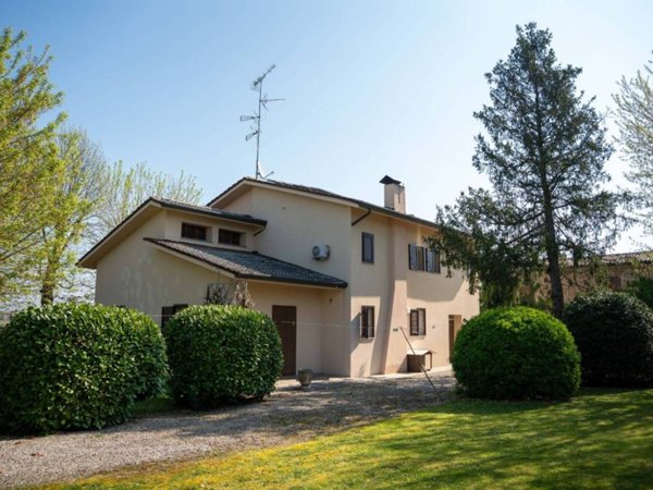 casa indipendente in vendita a Cento in zona Alberone