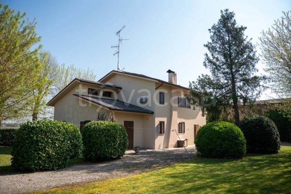 casa indipendente in vendita a Cento in zona Alberone